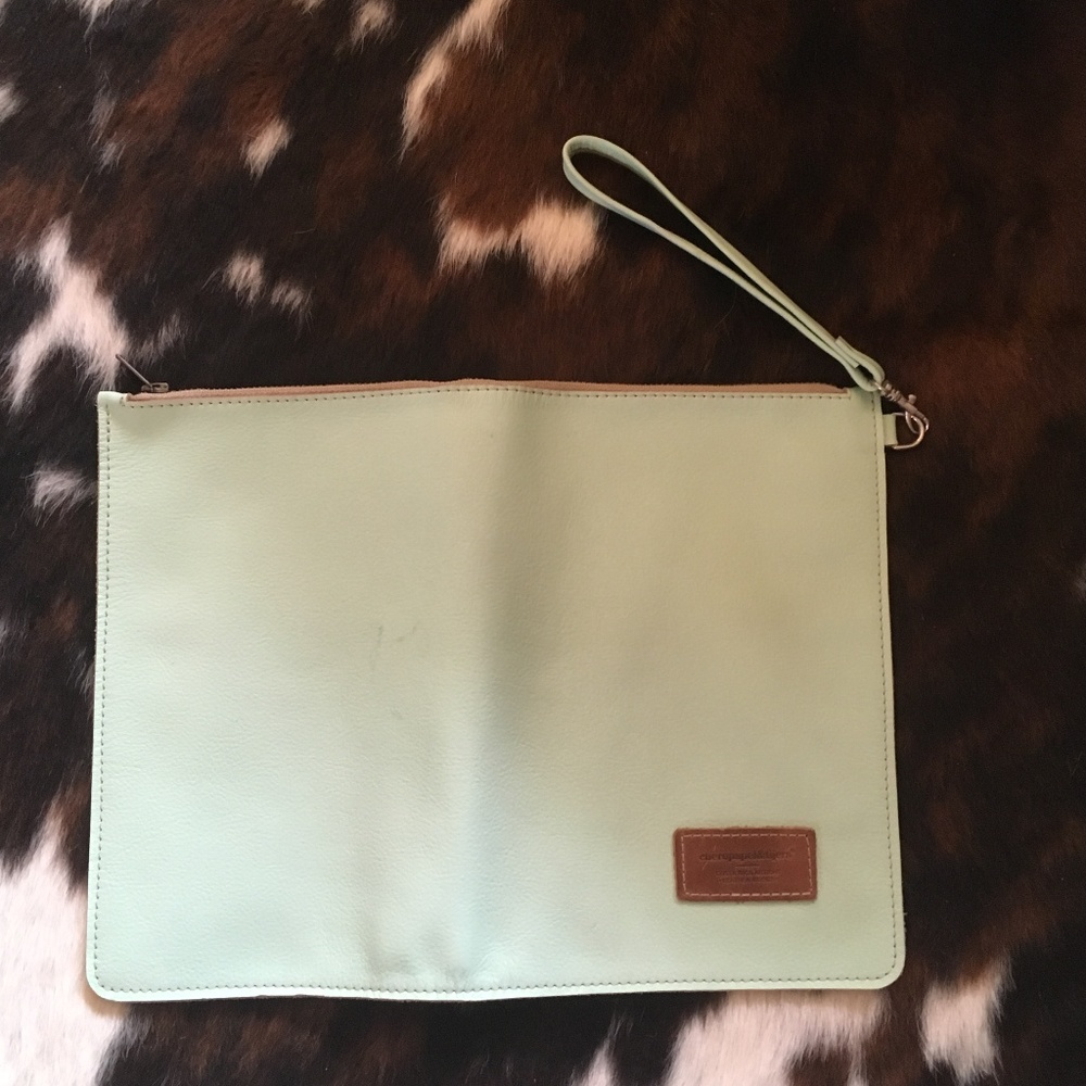 Cueropapel & Tijera Mint Green Leather  Clutch